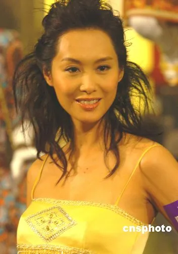 黄贯中否认娶朱茵 称结婚需要两人有默契