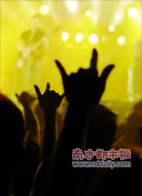 Beyond三子破不和传言同台献艺纪念黄家驹