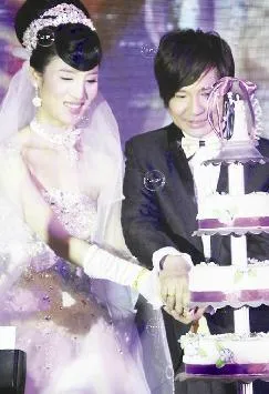 叶世荣与内地女模完婚 Beyond旧队友未获邀现身