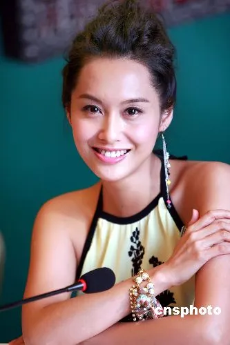 黄贯中与朱茵交往很自卑:漂亮女生不该和我在一起