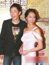 黄贯中开心为女儿百日宴摆酒 老婆朱茵瘦身将复出