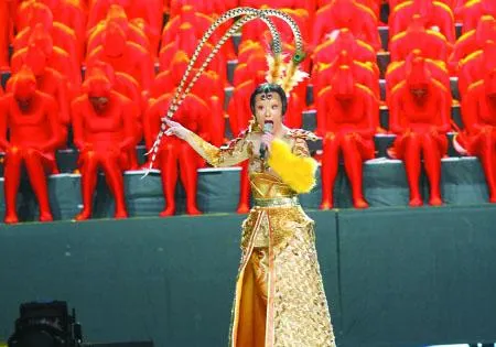 湖南台小年夜春晚雷人：毛阿敏跑调 黄贯中没话筒