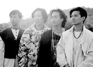 Beyond三子发文悼念黄家驹 昔日合照曝光