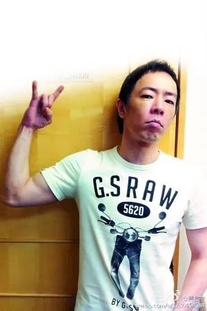 父亲沉迷酒色刀砍母亲打朱茵 黄贯中怕自己杀父