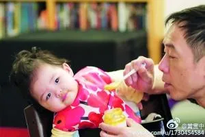 父亲沉迷酒色刀砍母亲打朱茵 黄贯中怕自己杀父