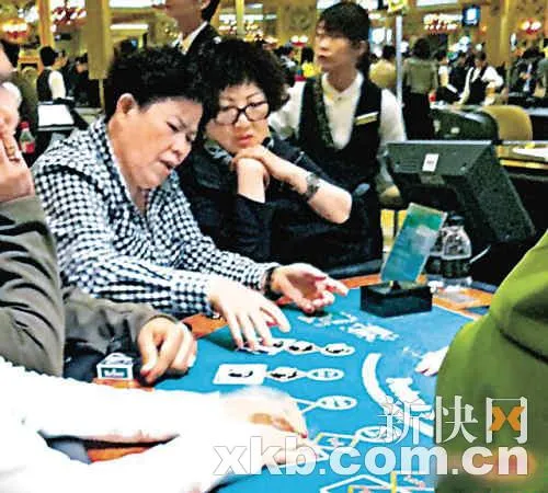 明星与父母的那些事：黄贯中曾扬言“杀父”