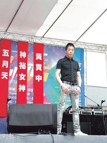 黄贯中否认妻子怀孕 谈控诉父亲家暴：已道歉