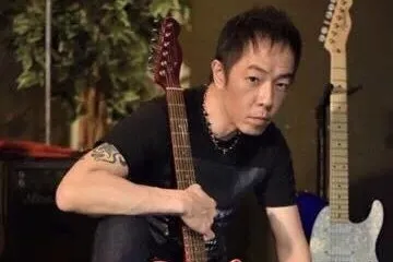 Elaine與黃貫中在新歌中合作，大鬥結他功力。（Facebook圖片）