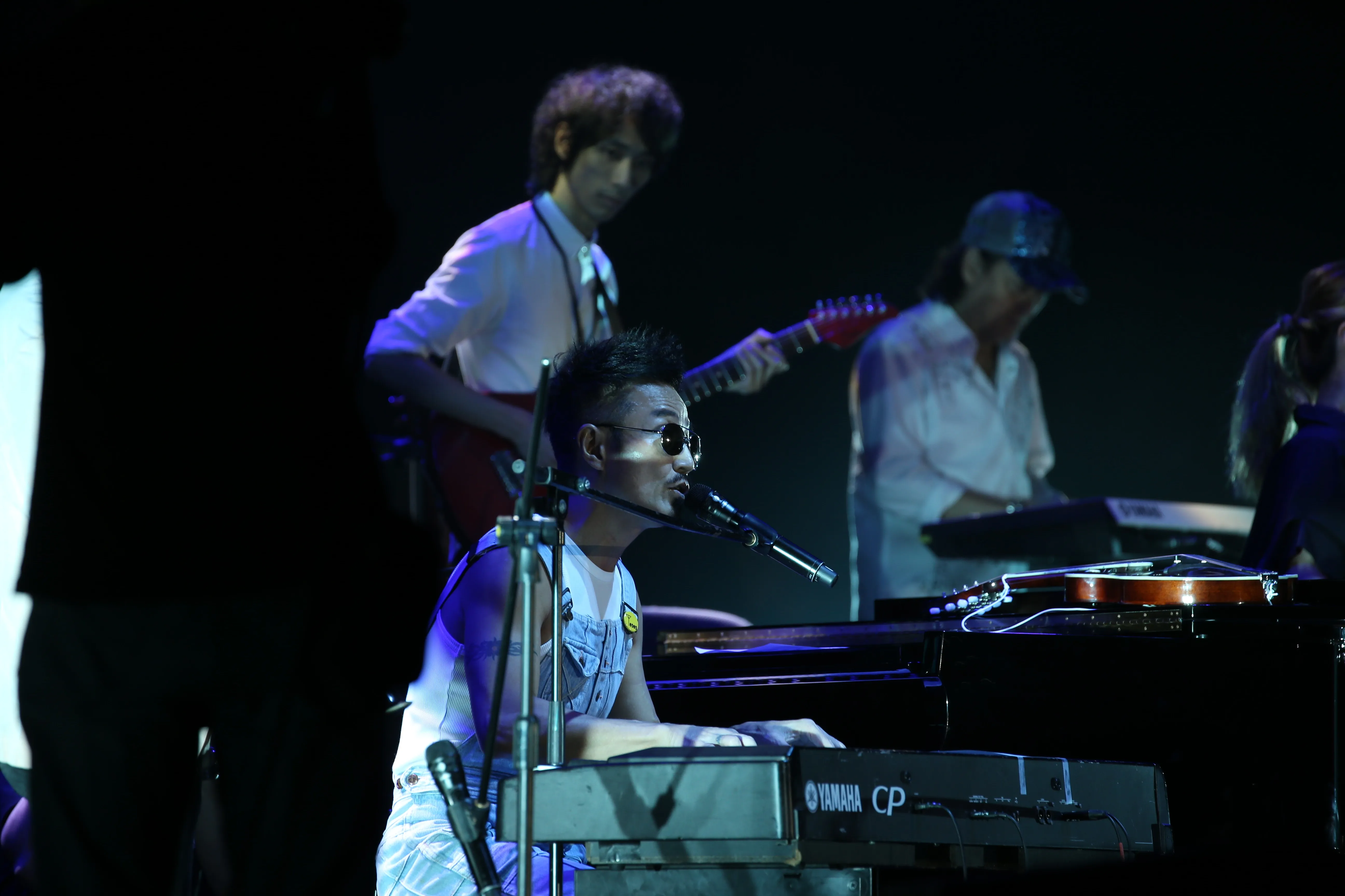周啟生唱出重新編曲的《歲月無聲》，卻被樂迷錯認作鄭中基。（黃國立攝）