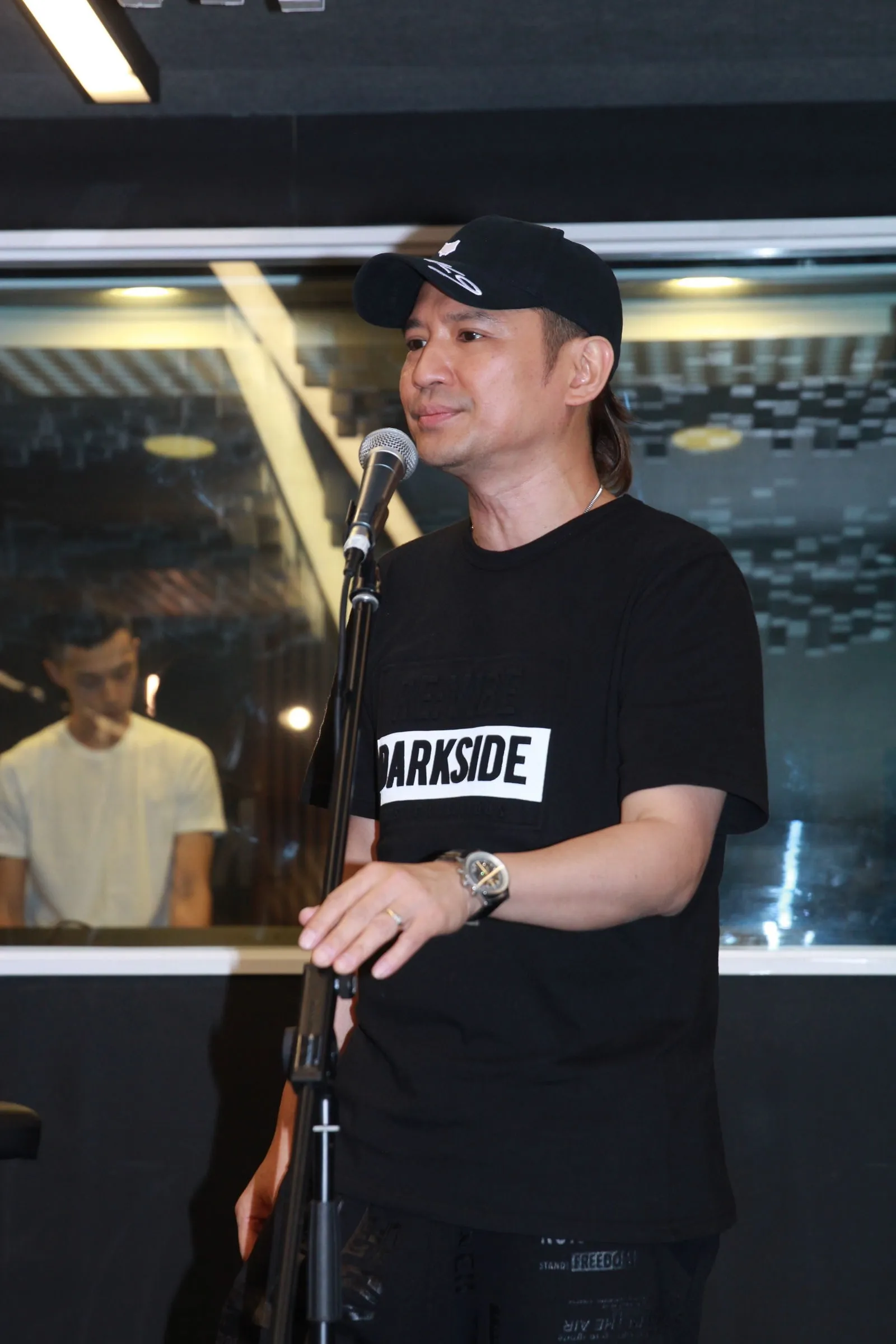 享樂團主音旨呈誤將家駒死忌當作生忌，世榮知悉後即留言鬧對方腦癱。（TungStar圖片）