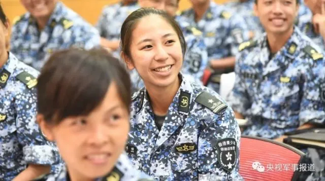 黃逸晴曾參加青少年軍活動。（短片截圖）