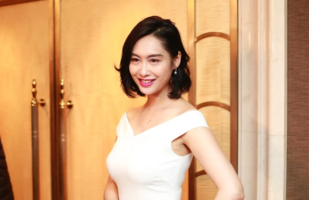 46歲朱茵保養靠外敷內服 迫黃貫中一齊護膚