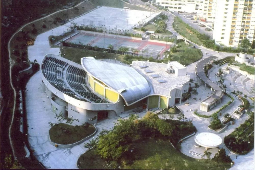 舊高山劇場的半露天形式場館外貌。(圖片來源：高山劇場官方網頁)
