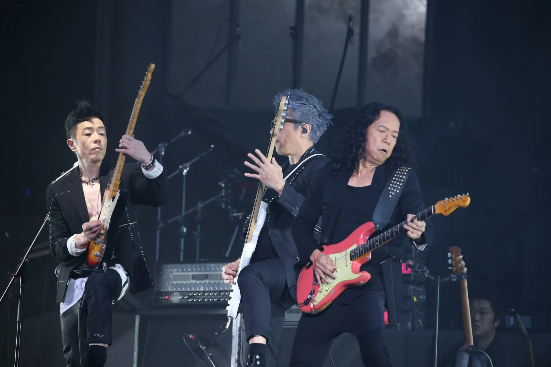 Joey Tang「入魔」一樣guitar solo，睇到全場嘩嘩聲。（黃國立攝）