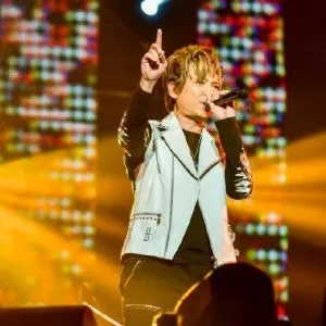 Beyond兩子4月在「沖動效應impulse演唱會」大連歧站一同開SHOW。（葉世榮微博圖片）
