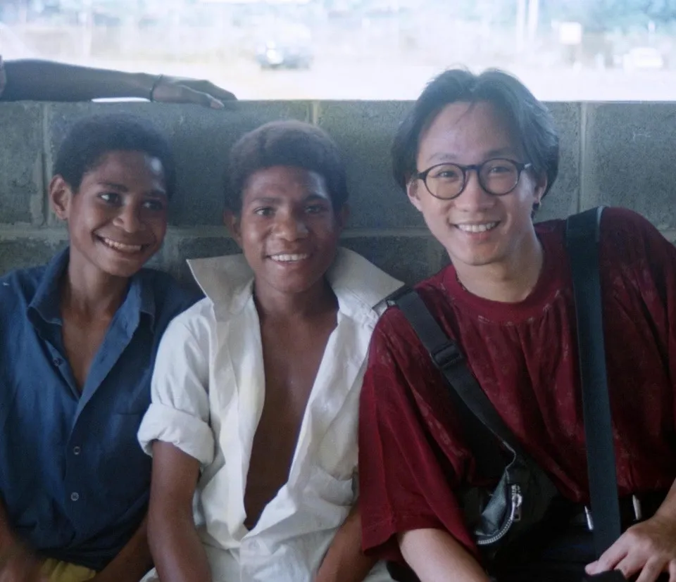 6.	《AMANI》的副歌其實是家駒用了10分鐘便寫起。1990年，Beyond隨香港電台到非洲肯雅探訪當地兒童，並學會了簡單的非洲語。「AMANI」是和平的意思；「NAKUPENDA NAKUPENDA WEWE」則意指「我們愛你」；而「TUNE TAKE WE WE」是「我們需要你」。 (網絡圖片)