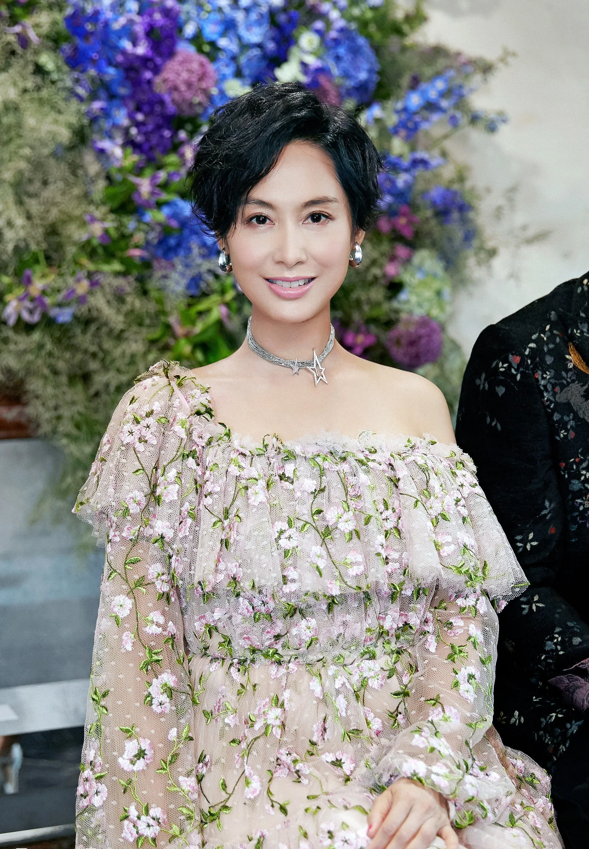 朱茵大爆老公黃貫中是她私人時尚顧問。