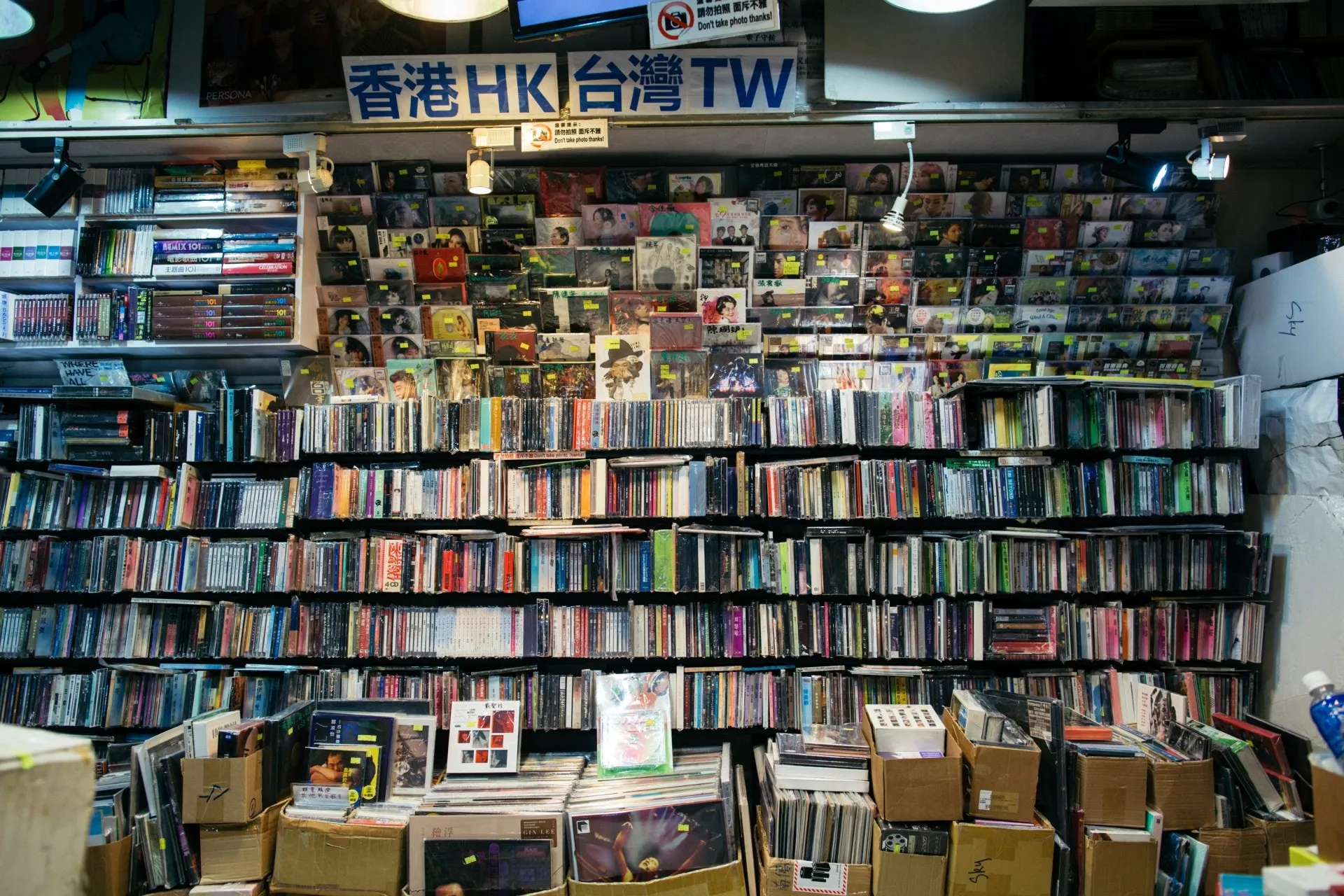 【信和唱片舖】張國榮周賣5000陳奕迅年賣500：齋賣廣東碟就玩完