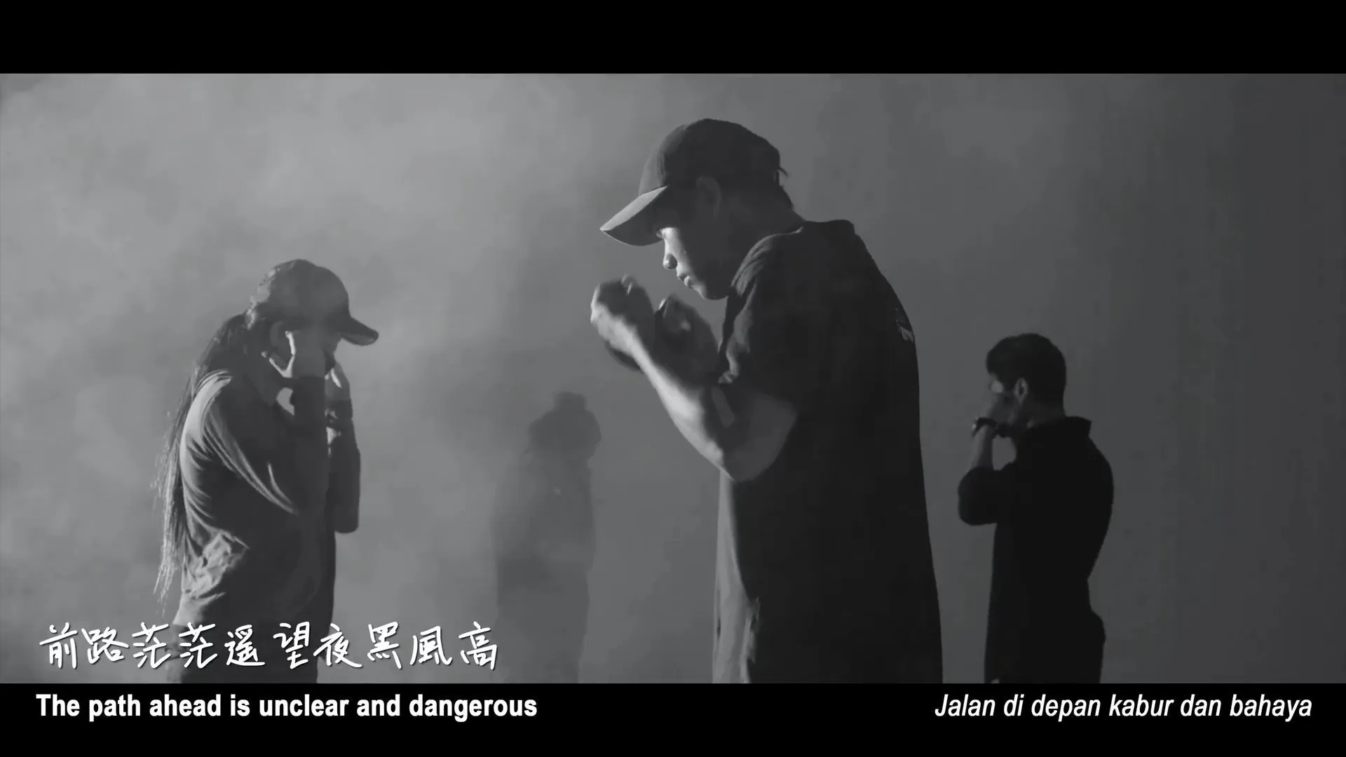 MV中包括示威者戴口罩的畫面。（《我們的海闊天空》MV截圖）