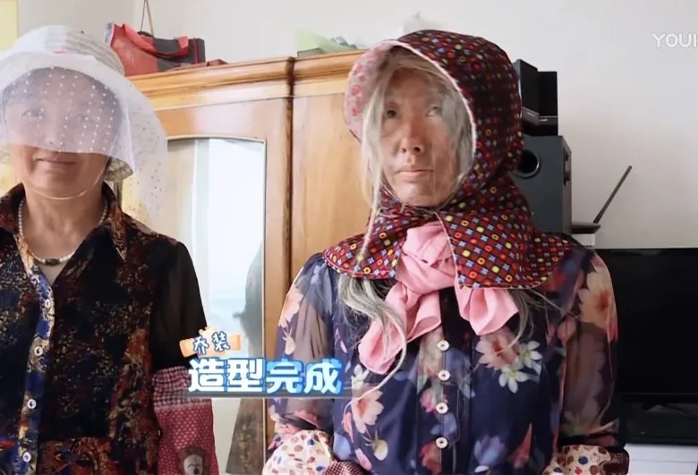女神朱茵扮地攤婆婆。（影片截圖）