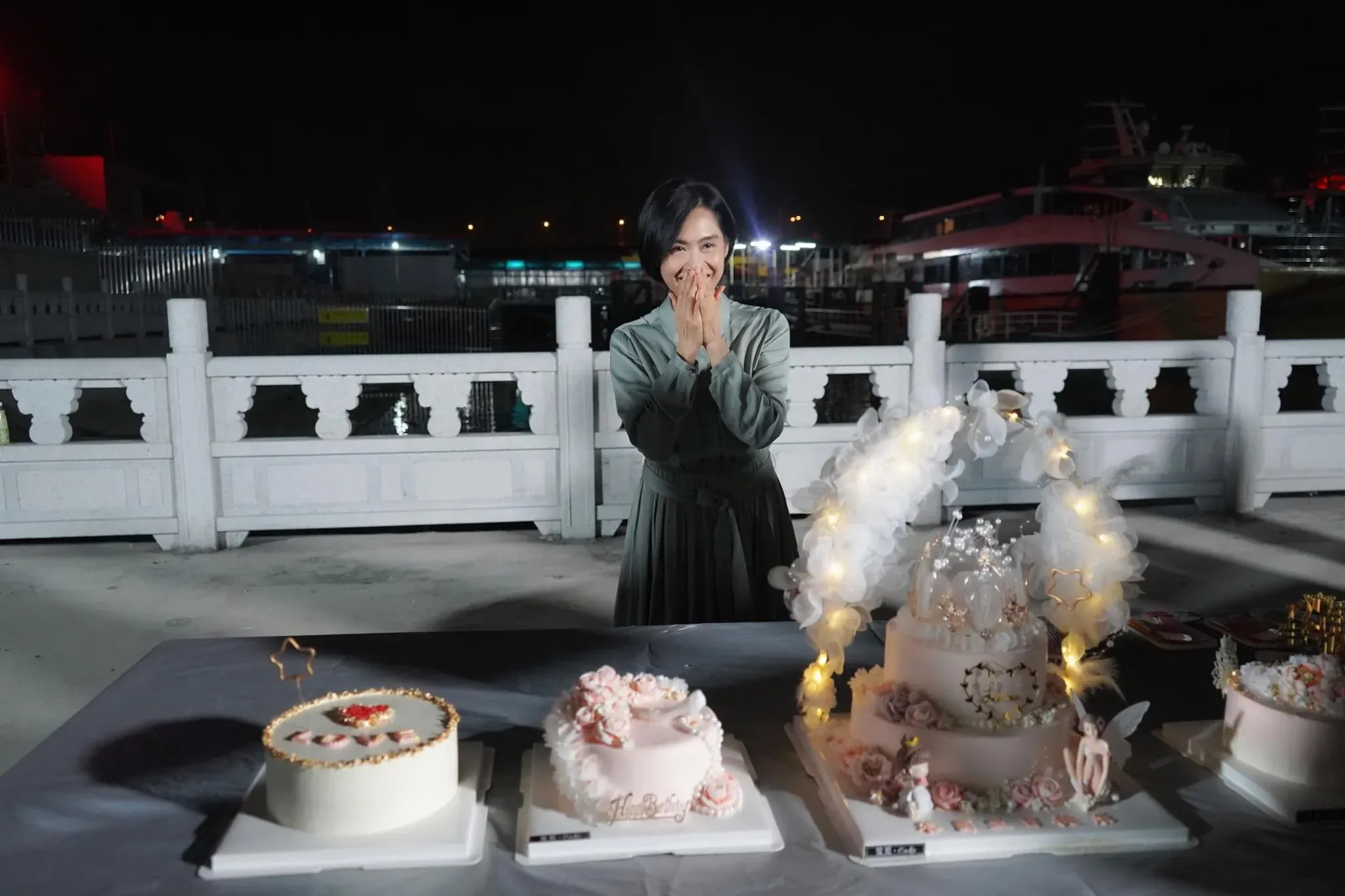 黃貫中遙距唱生日歌 朱茵49歲生辰與劇組驚喜度過