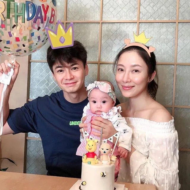羅子溢（前名：羅仲謙）、楊茜堯（前名：楊怡）女兒：小珍珠，比喻為「上天珍貴的禮物」。（楊怡IG圖片）
