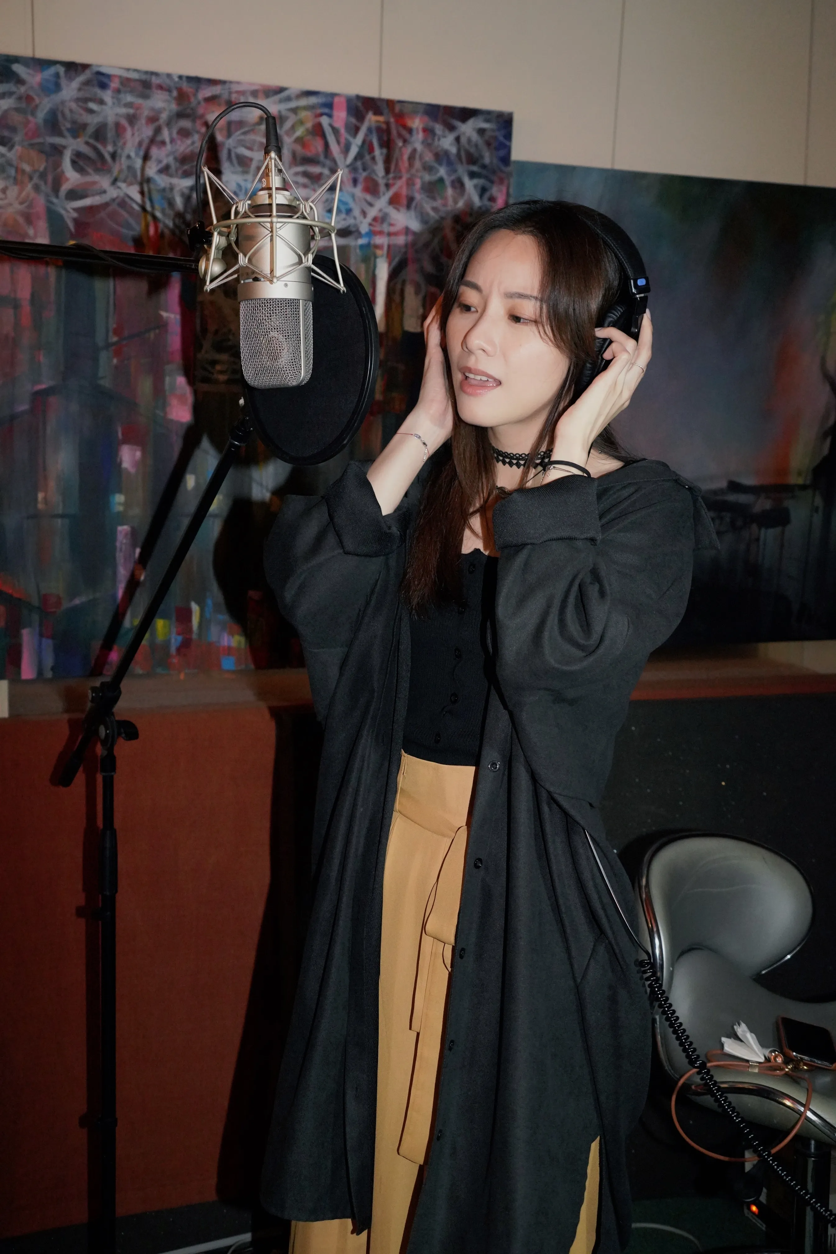 提到受疫情影響，Stephy經常「Work from Home」在家中有更多時間創作音樂。