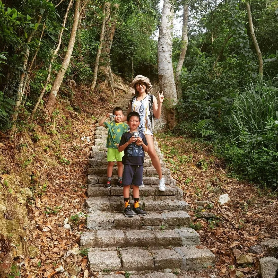 陳茵媺不時帶仔女去行山。（陳茵媺Instagram）