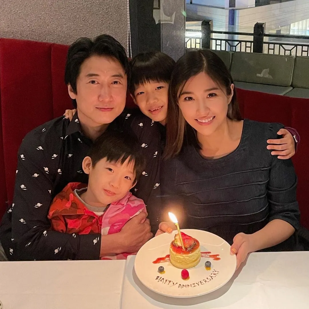 周家蔚洪天明育有兩子。（IG：@janetchowkawai）