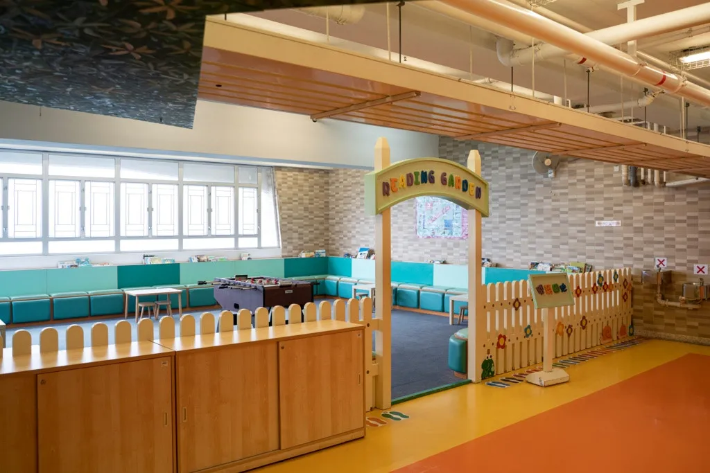 保良局蔡繼有學校校園設計跟隨學生需要，圖書館和休憩空間也十分寬廣，劉校長更堅持每節小息有半小時，讓學生有充足休息。