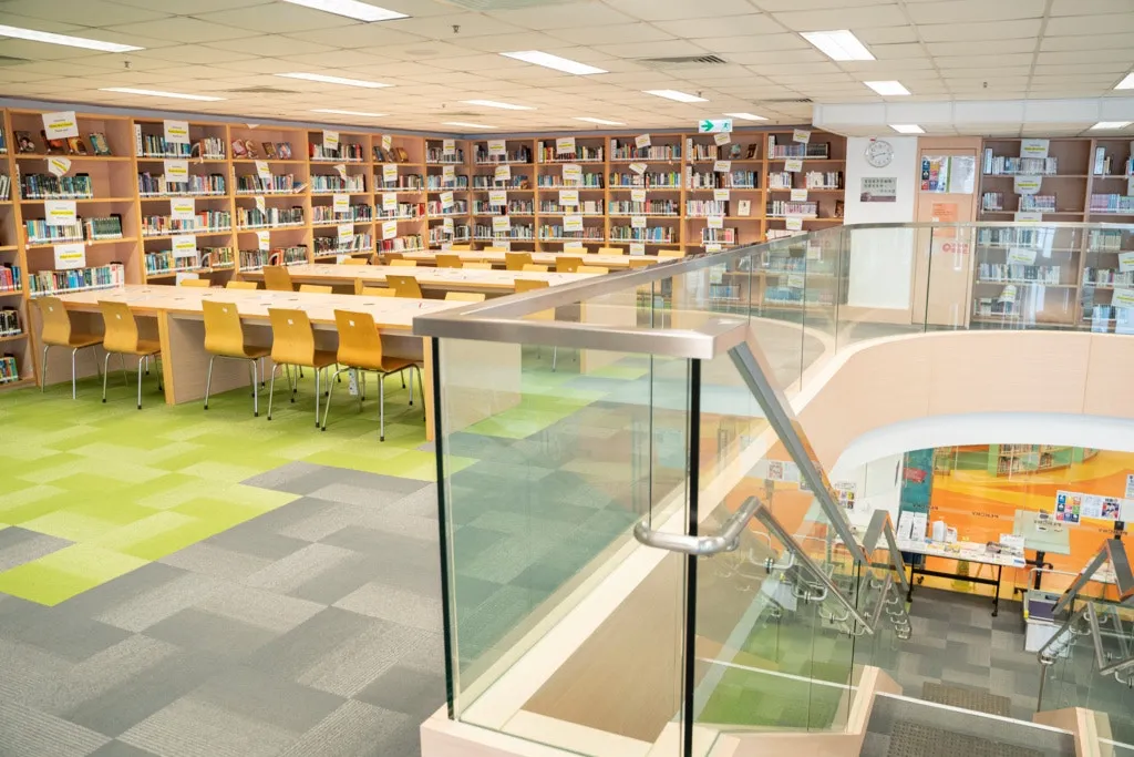 保良局蔡繼有學校校園設計跟隨學生需要，圖書館和休憩空間也十分寬廣，劉校長更堅持每節小息有半小時，讓學生有充足休息。