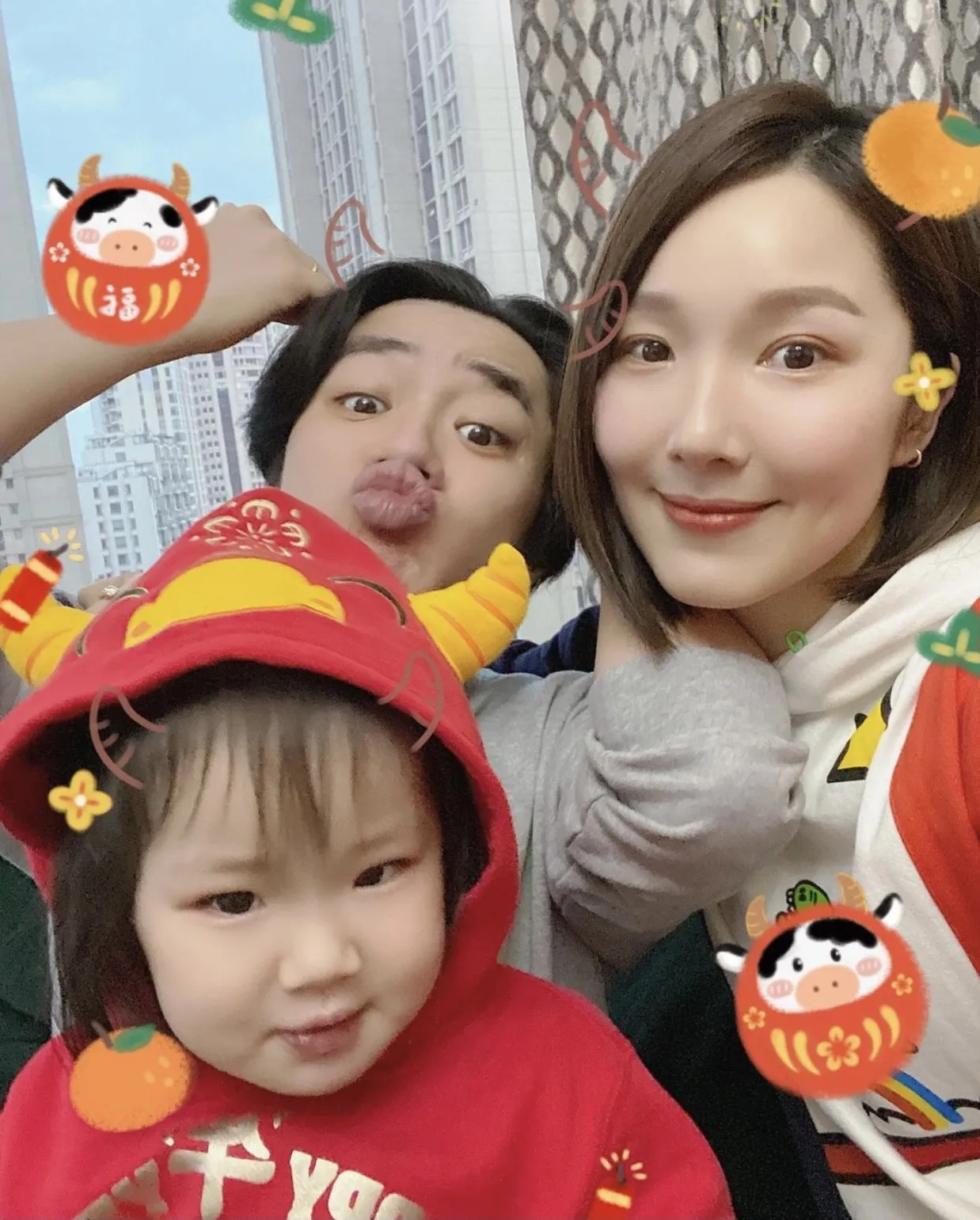 李亞男與王祖藍及大女合照。（ig: 李亞男）