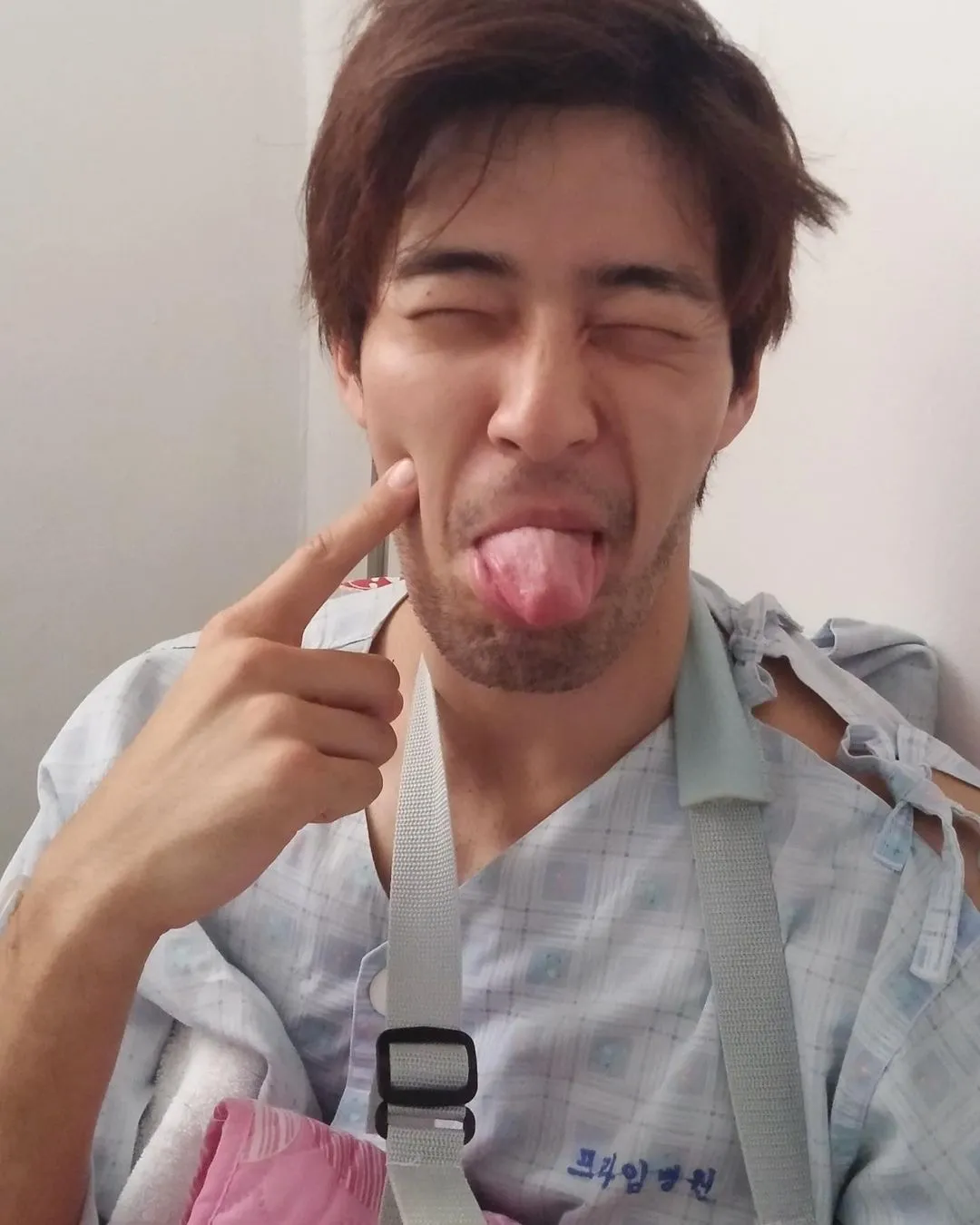 James當年受傷後，在醫院的照片。（Instagram@jamesjhl）