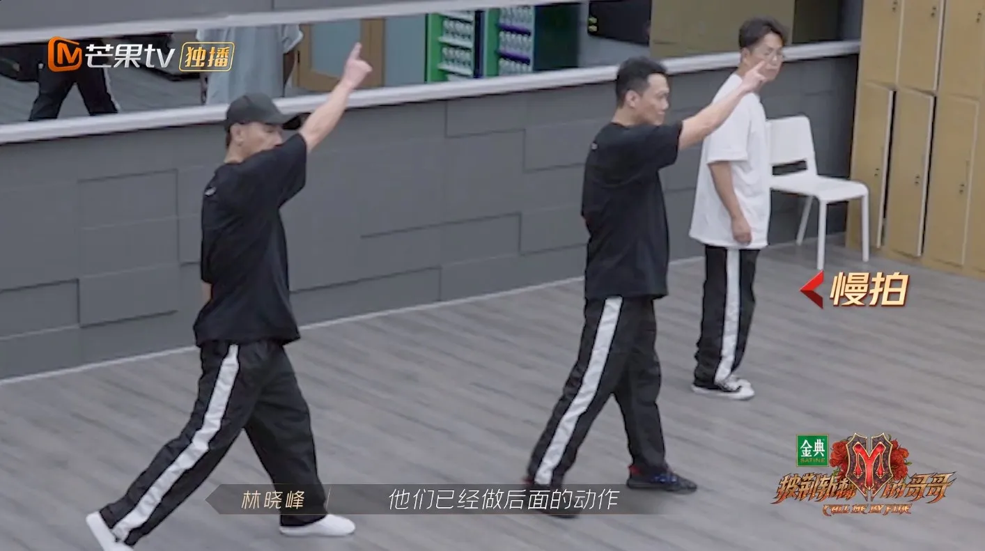 慢半拍。（視頻截圖）