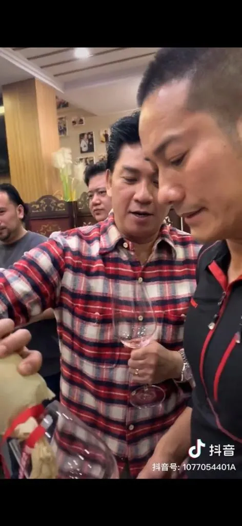 左邊黃子揚，右邊黃竣鋒。（抖音截圖）