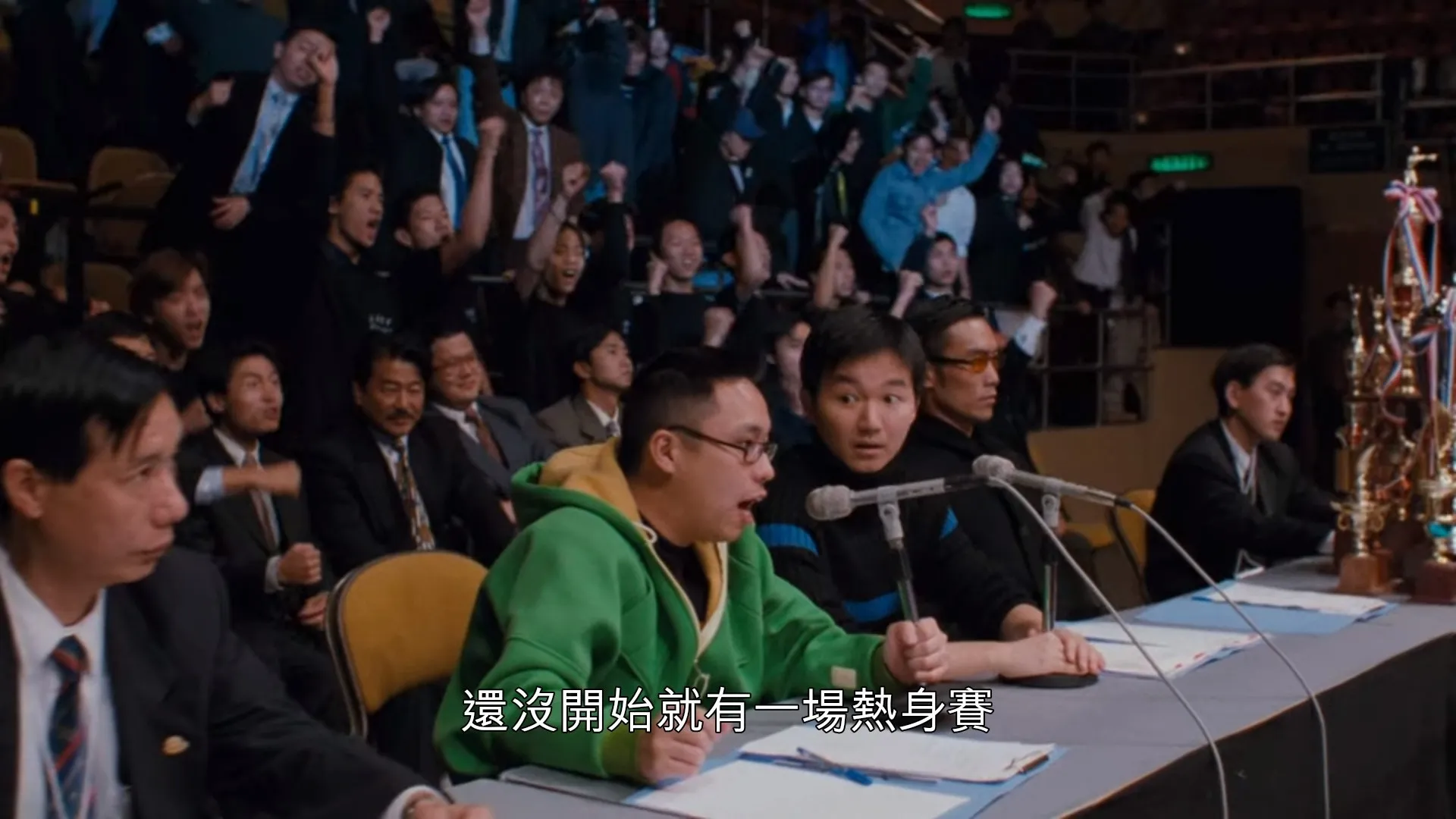 出現在《98古惑仔：龍爭虎鬥》，飾演拳賽評判。（截圖）