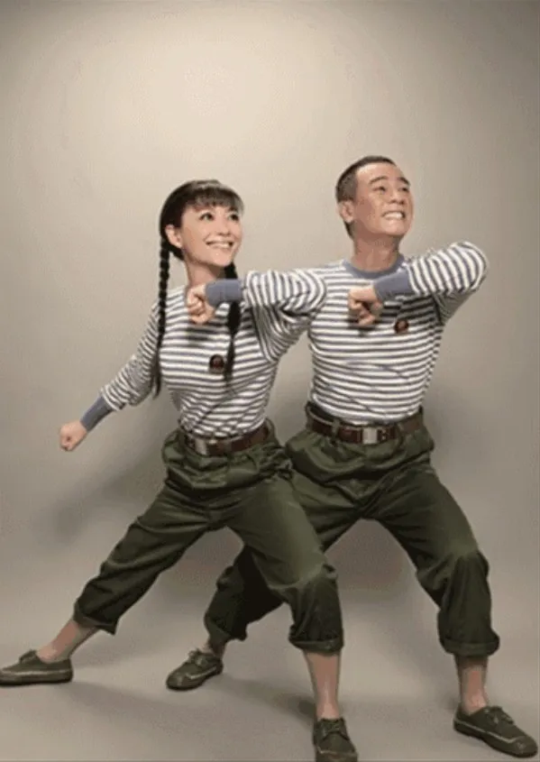 不喜歡拍照的他，為了老婆也是拼了，拍照是這樣的（微博@應采兒）