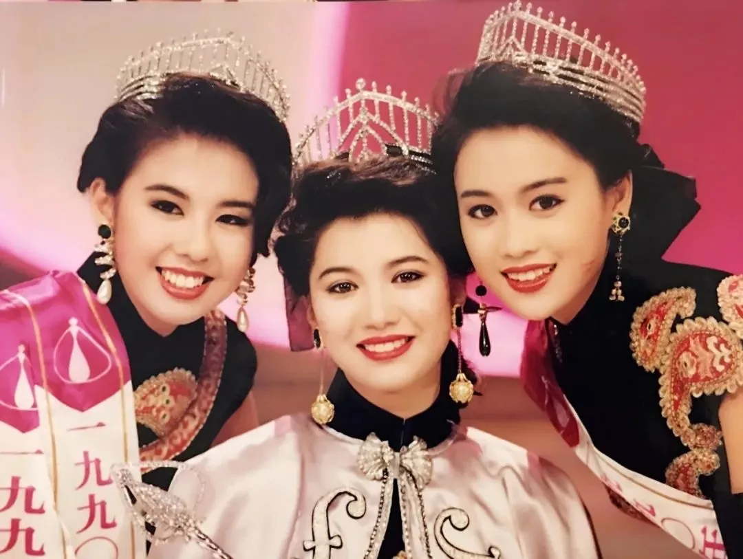【2. 袁詠儀】袁詠儀1990 年參選香港小姐，獲得冠軍以及「最上鏡小姐」的獎項，其後晉身娛樂圈。（網上圖片）