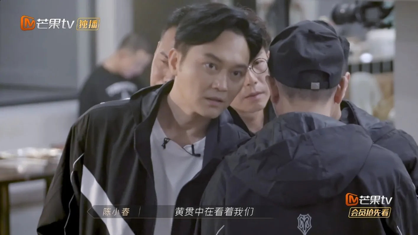 陳小春還同隊友講阿Paul在看著他們。（視頻截圖）