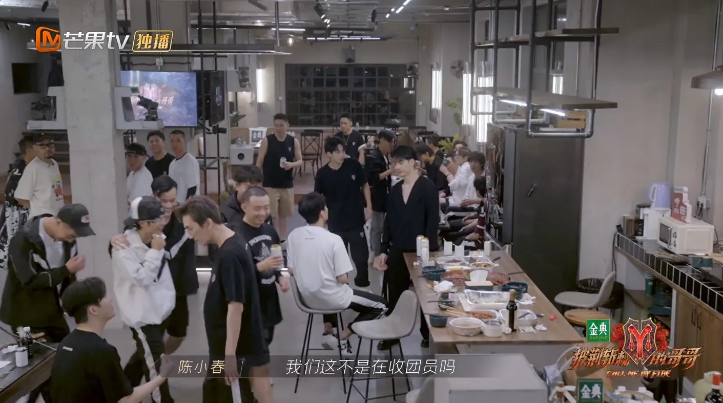 陳小春又忍不住說自己收𡃁。（視頻截圖）