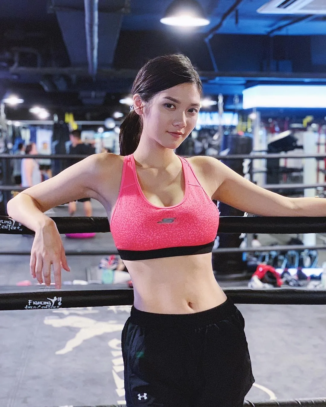 運動造型係健康性感！（IG圖片/@charlottecheung107）