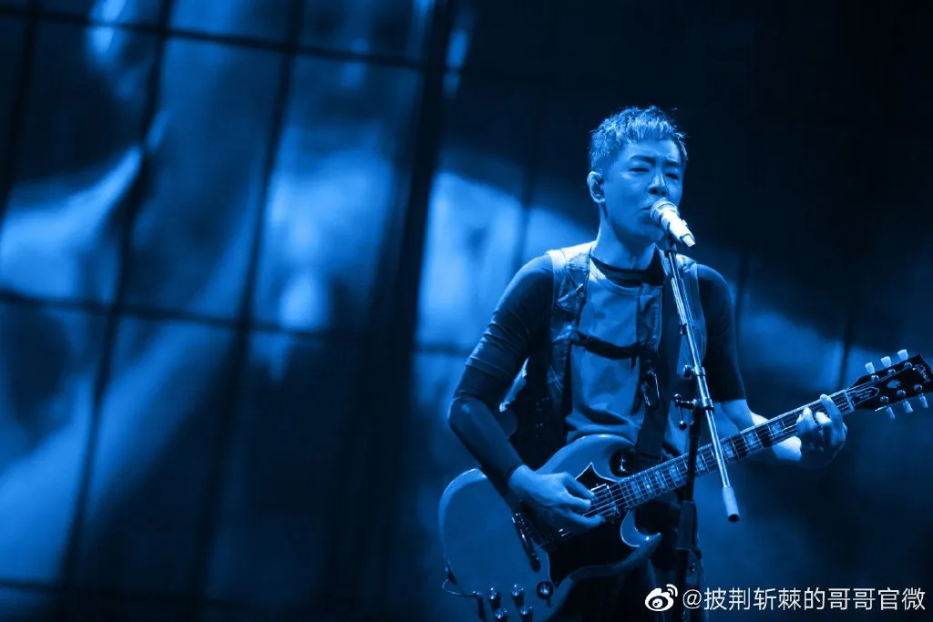 官方竟無放出一張Paul正常顏色的照片。（微博@披荊斬棘的哥哥官微）