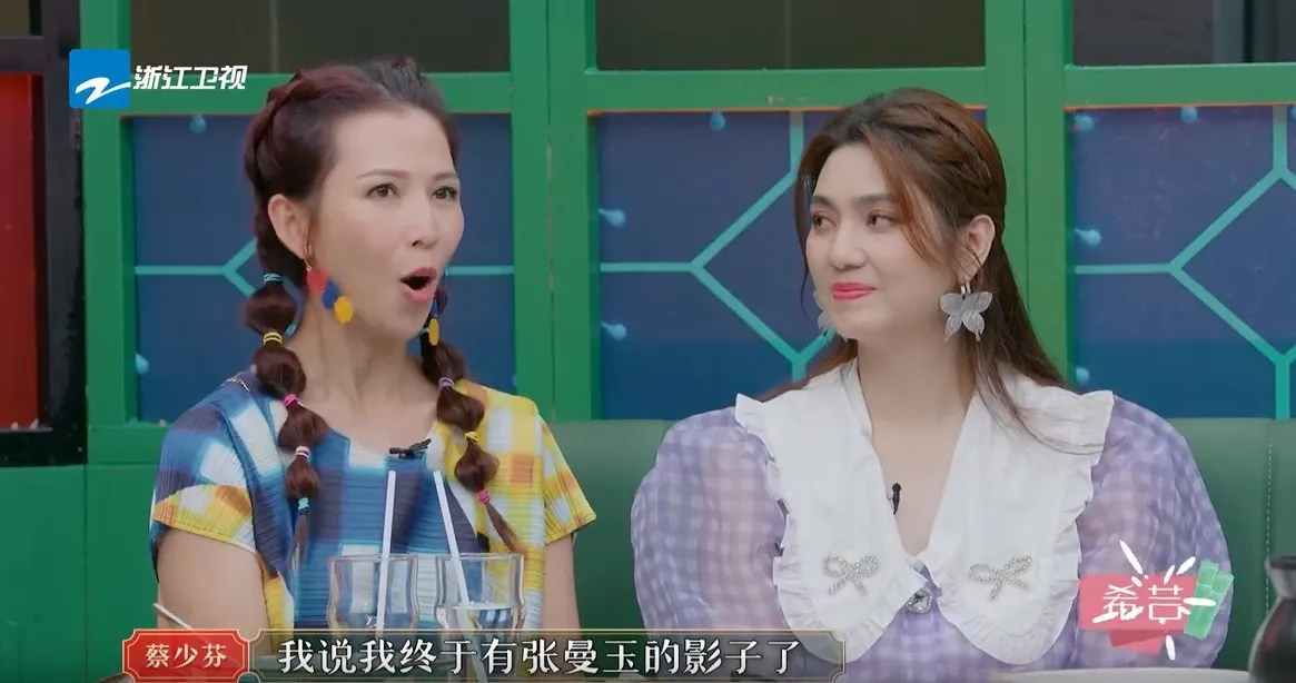 自己再模仿表演一次。（視頻截圖）