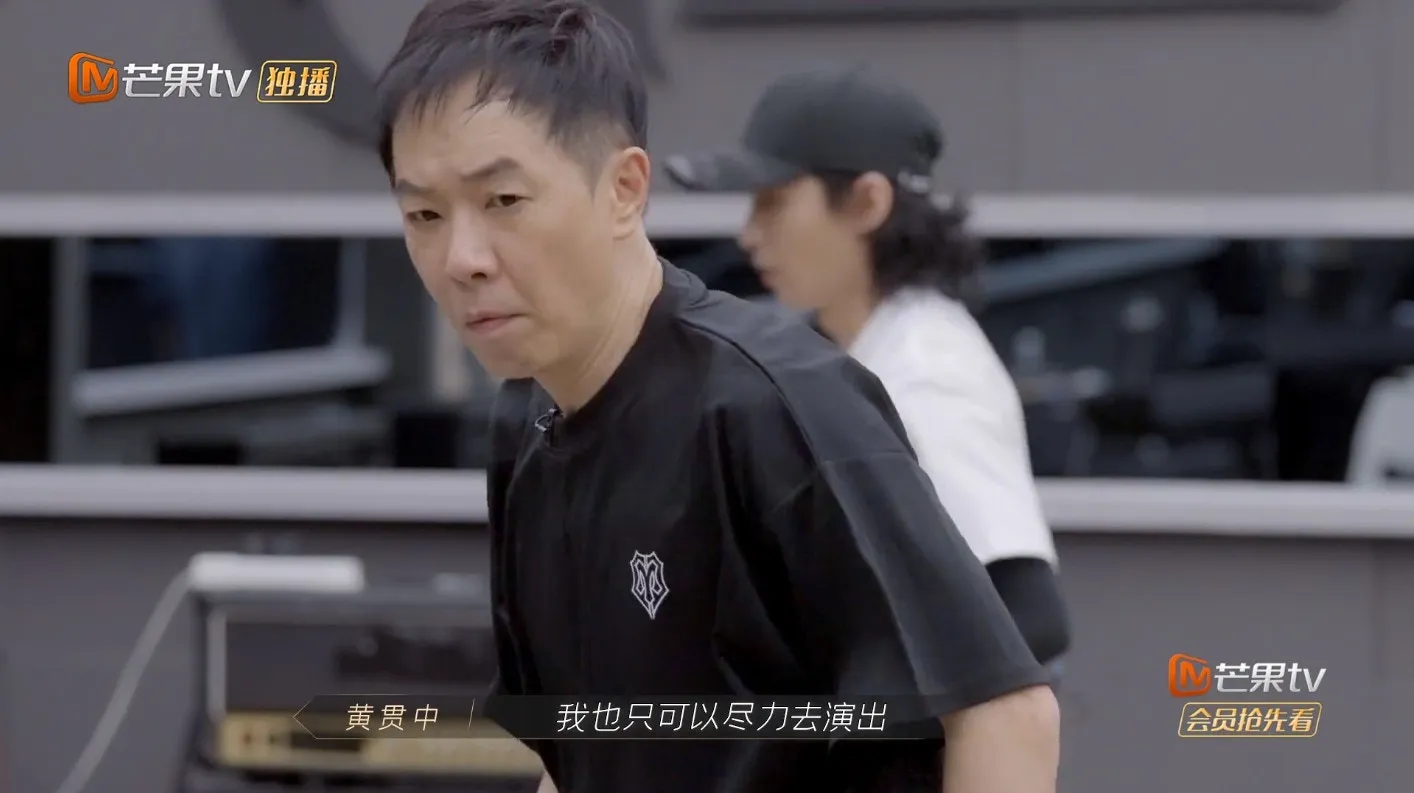 仍然非常認真。（視頻截圖）