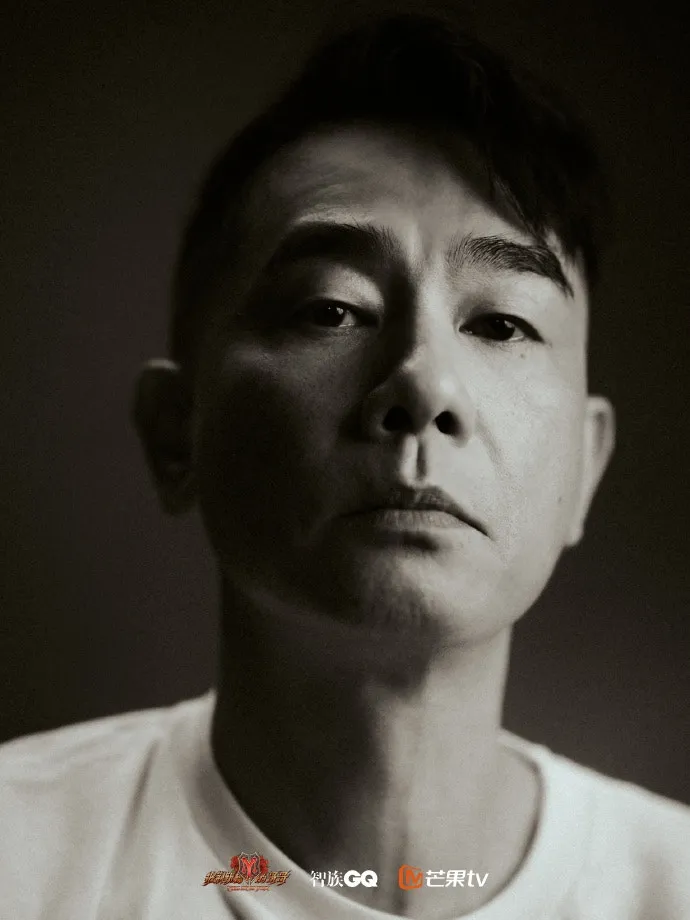 陳小春參與拍攝內地節目而人氣高企。（微博）