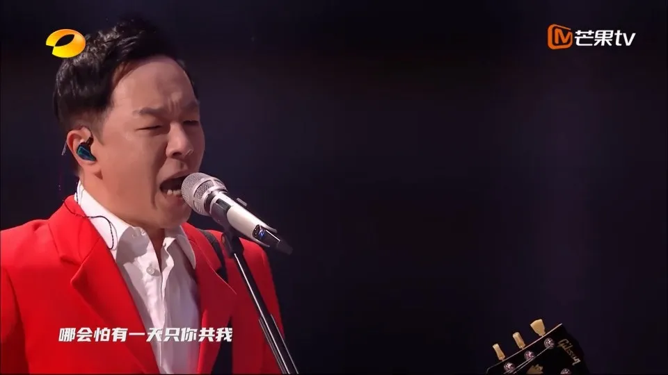 黃貫中的歌聲掀起全場高潮。（影片截圖）