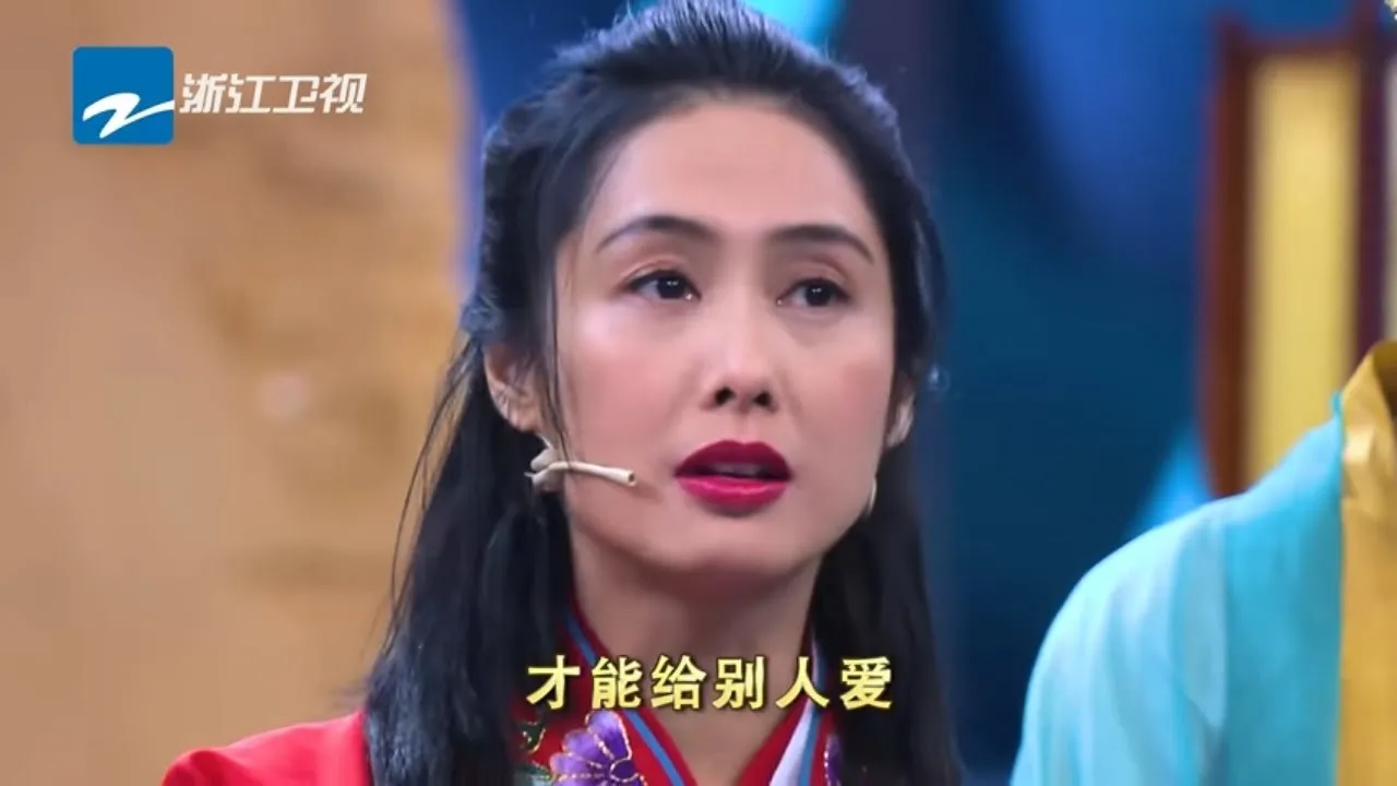 【朱茵｜凍齡保養】不少網民都讚賞其容顏不老，還是這麼漂亮。（《王牌對王牌》影片截圖）