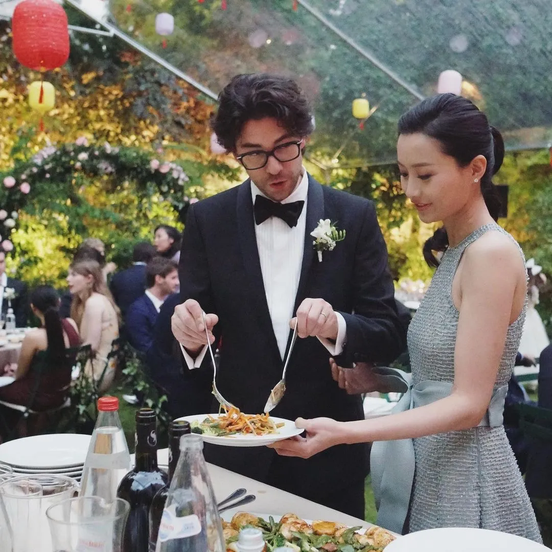 在2019年，陳法拉與相戀3年多的法籍男友Emmanuel Straschnov在巴黎浪漫完婚。（falachenfala＠IG）