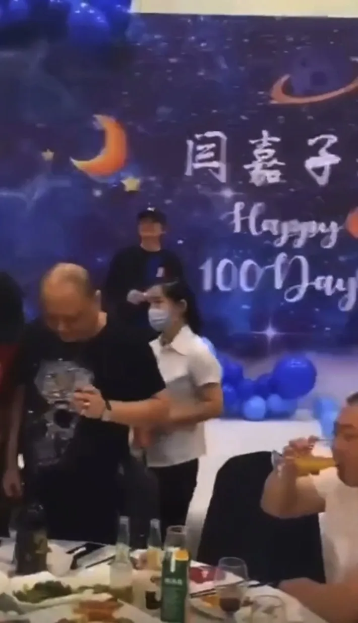 打扮低調。（影片截圖）