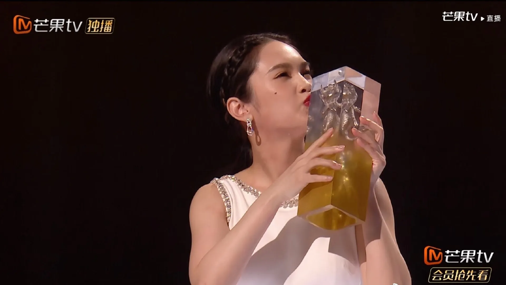 楊丞琳組團成功秒回台。（《乘風破浪的姐姐2》微博圖片）